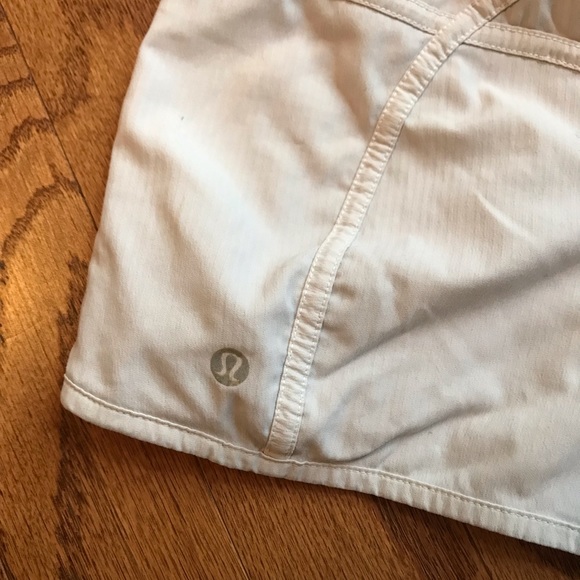 Lululemon Tracker Short white | size 8 - Picture 9 of 9